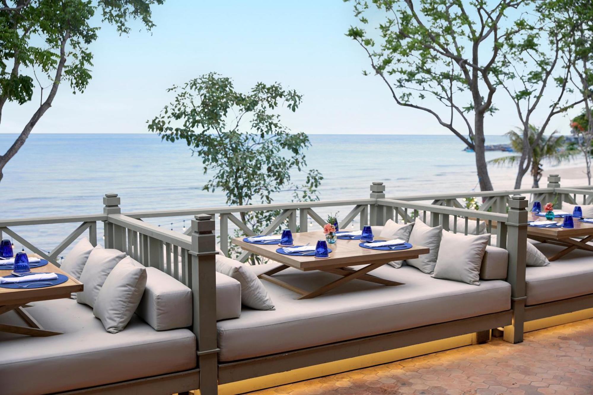 Charras Bhawan Hotel And Residences ホアヒン郡 エクステリア 写真