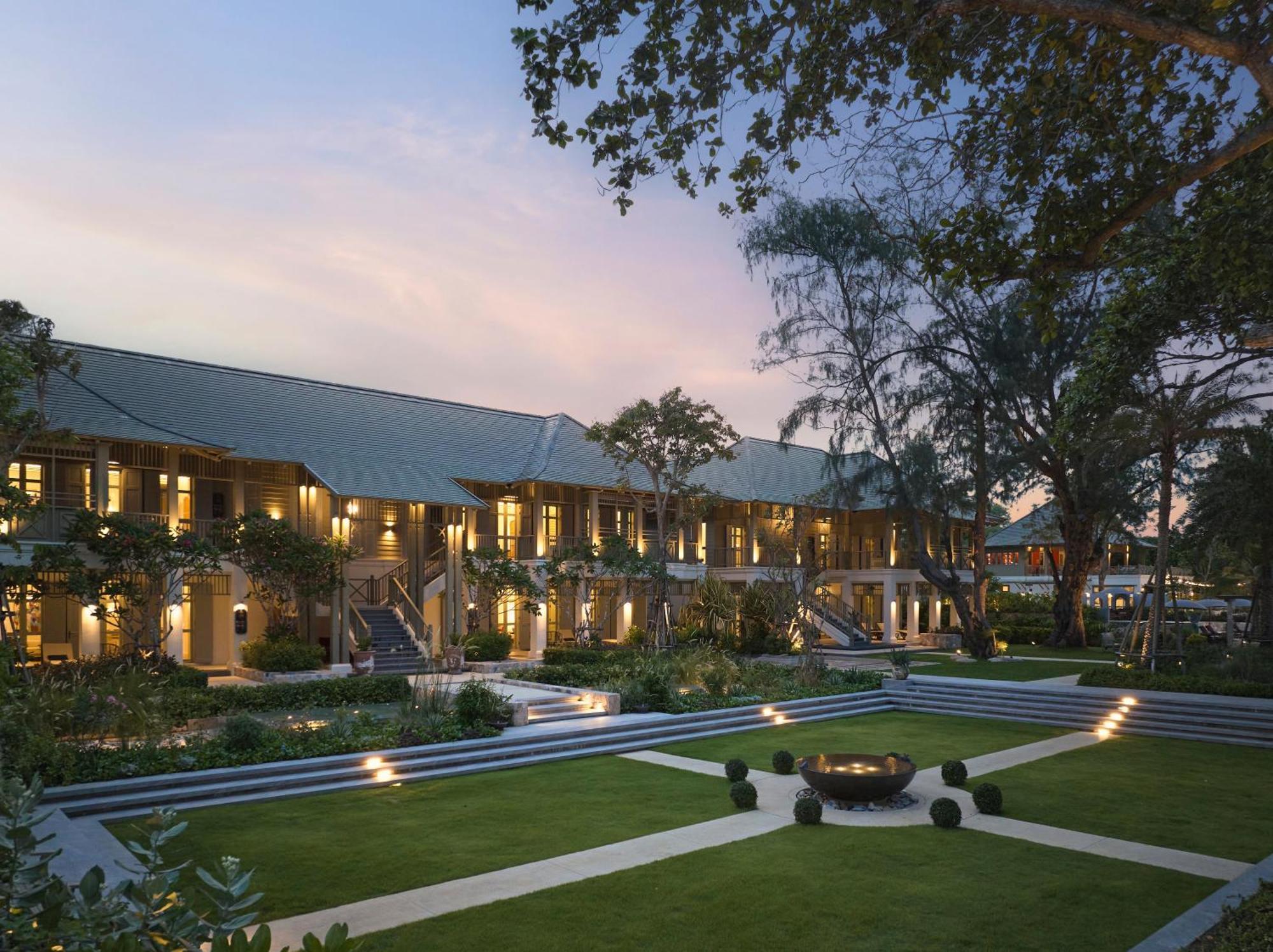 Charras Bhawan Hotel And Residences ホアヒン郡 エクステリア 写真