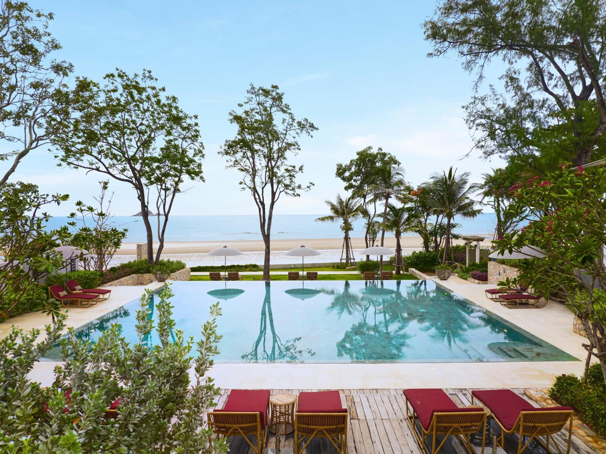 Charras Bhawan Hotel And Residences ホアヒン郡 エクステリア 写真