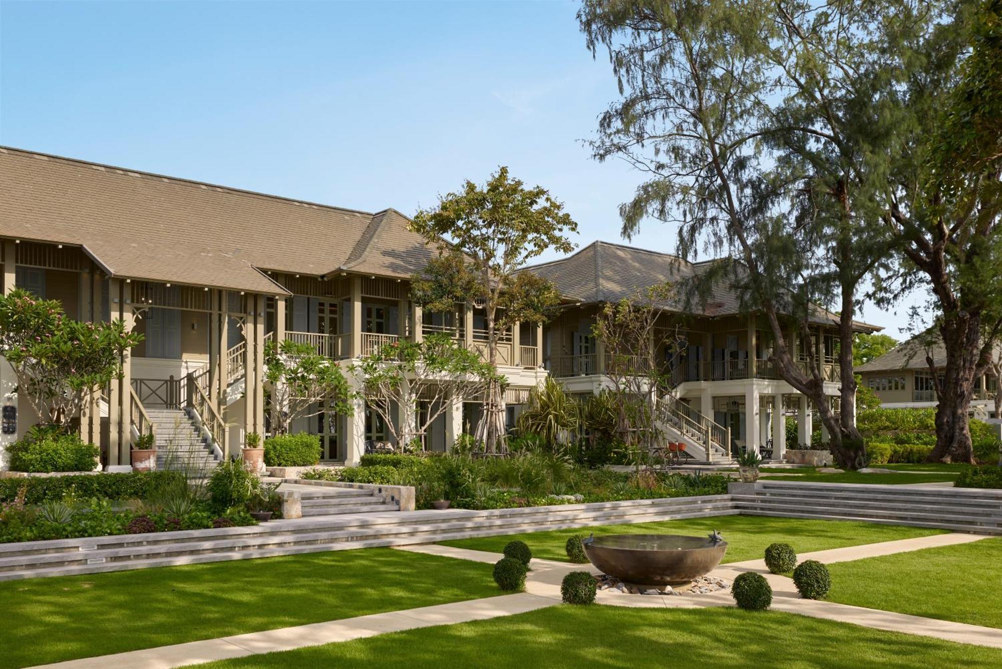 Charras Bhawan Hotel And Residences ホアヒン郡 エクステリア 写真